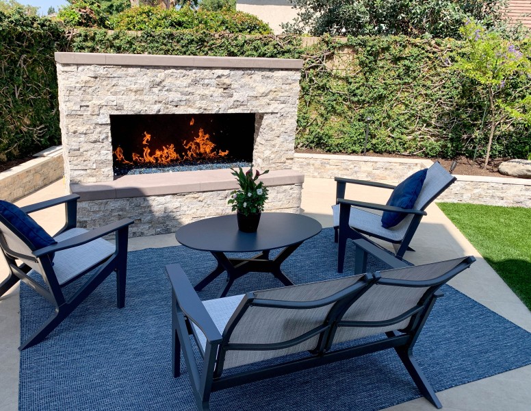 Outdoor-fireplace-with-stacked-stone