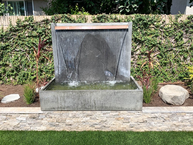 Outdoor-water-feature