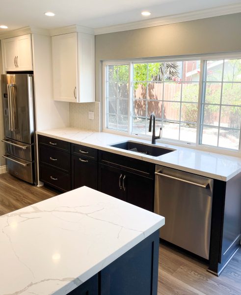 Black-and-white-kitchen-cabinetry