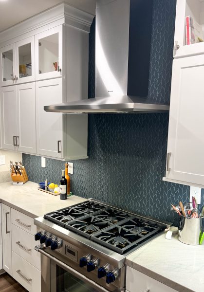 Stainless-Steel-Hood-with-White-Shaker-Cabinetry