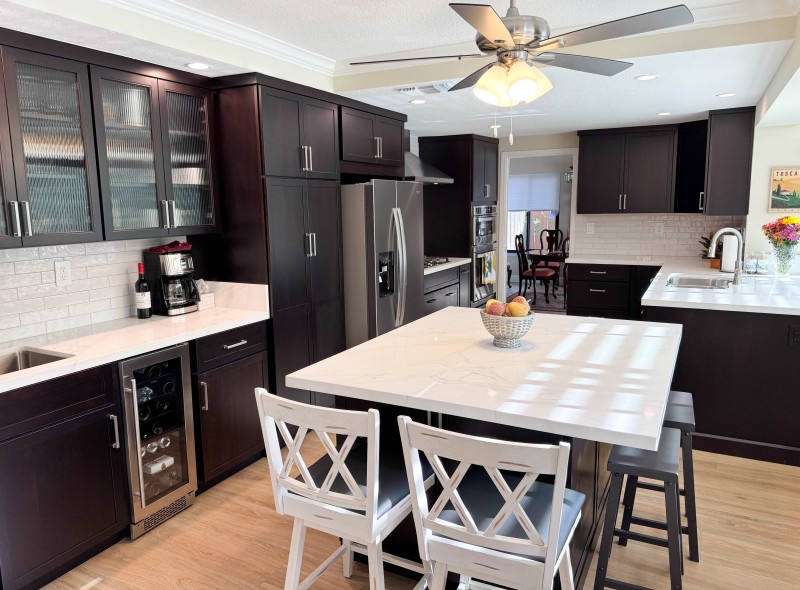 Bold-Contrast-Kitchen-Design