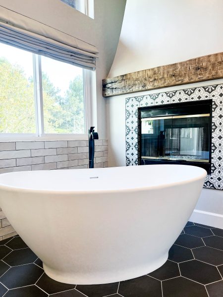 Freestanding-Tub-with-Fireplace