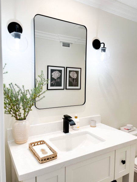Black-bathroom-faucet-and-mirror