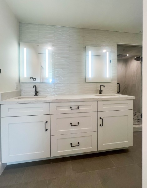 Master-bathroom-Vanity-with-LED-Mirrors