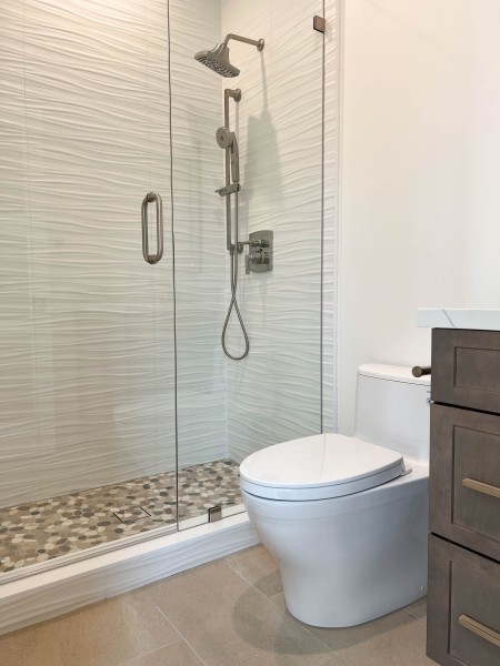 Warm-tone-bathroom-design