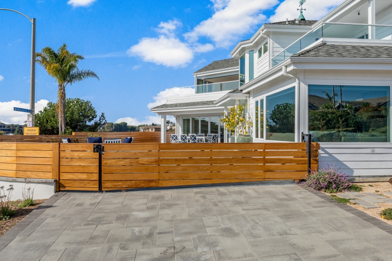 Mahogany-Fencing-and-Gate-in-Dana-Point
