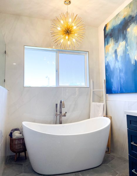 Chandelier-above-freestanding-tub