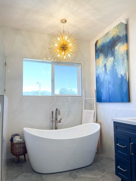 Freestanding-tub-with-tub-filler