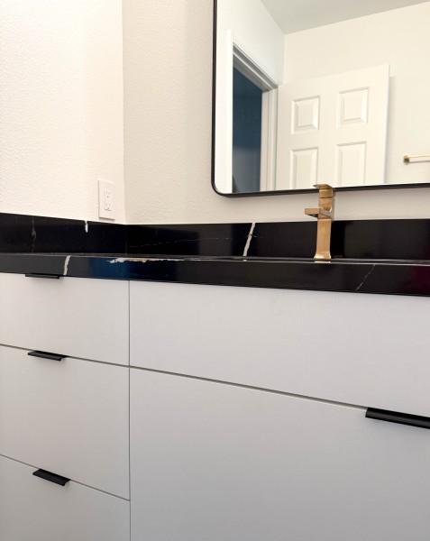 Clean-and-modern-bathroom-vanity