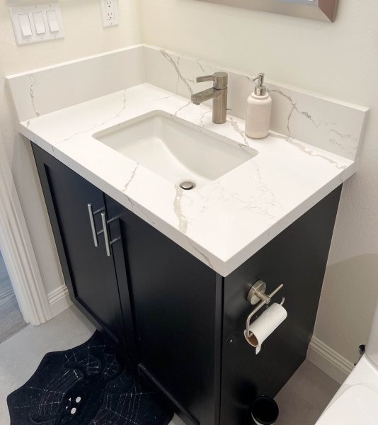 Black-vanity-with-marble-look-quartz-counters