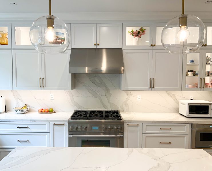 Full-slab-quartz-backsplash