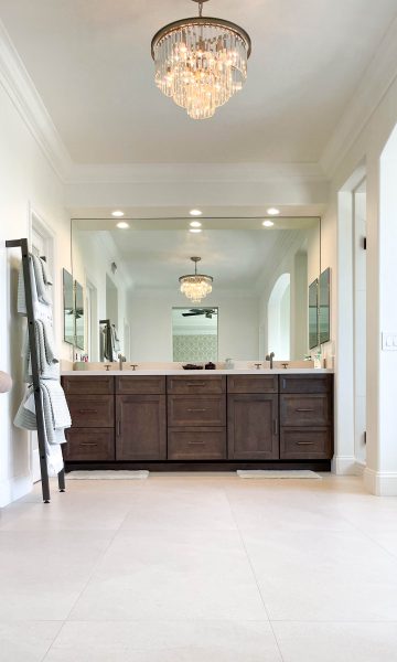 Elegant-and-traditional-master-bathroom