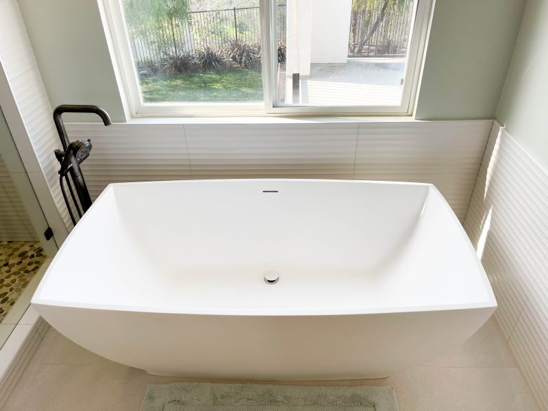 Freestanding-tub-and-tub-filler