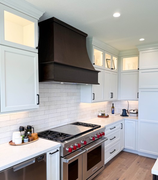 Dark-Wood-Tone-Kitchen-Hood