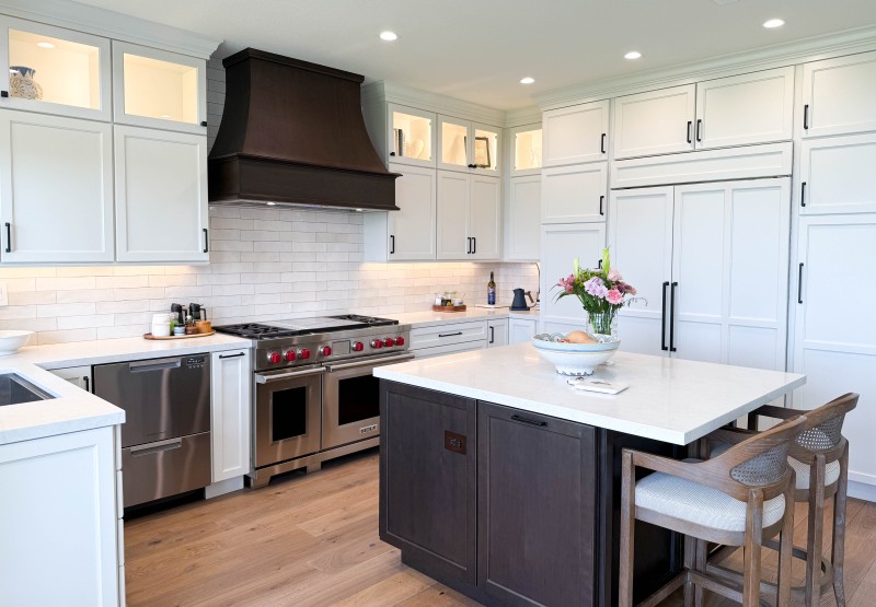 Statement-Kitchen-Hood-and-Island