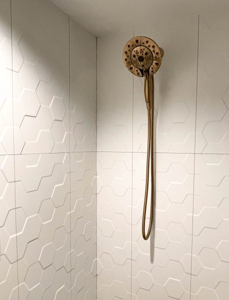 Mid-Century-Modern-Guest-bathroom-with-White-Hexagon