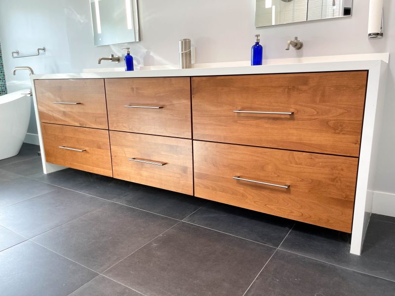 Sleek-and-clean-bathroom-vanity