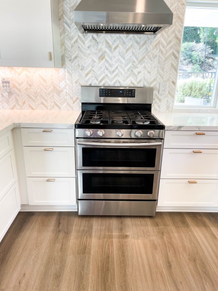 White-kitchen-cabinets