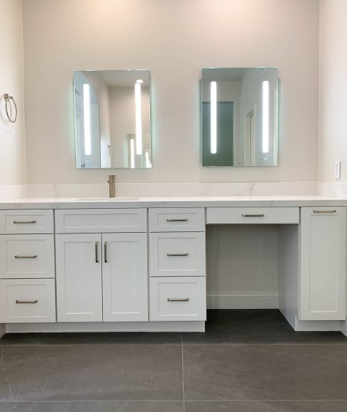 White-Master-bathroom-vanity