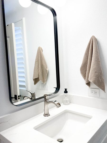 Modern-contemporary-bathroom-fixtures-and-accessories