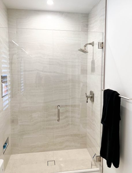 Neutral-walk-in-shower