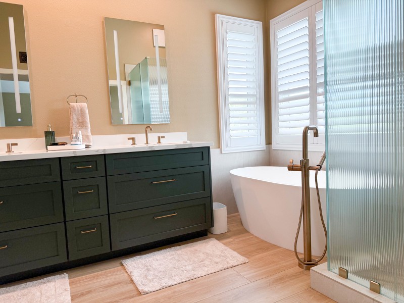Fluted-Shower-Glass-Enclosure