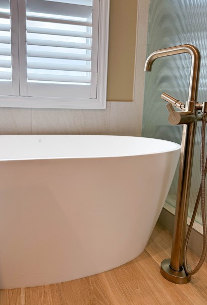 Freestanding-Tub-with-Luxe-Gold-Tub-Filler