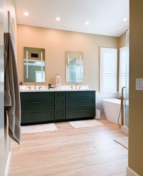 Modern-Organic-Bathroom-Aesthetic