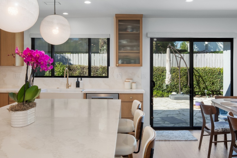 Open-concept-kitchen-design-with-seating-at-island