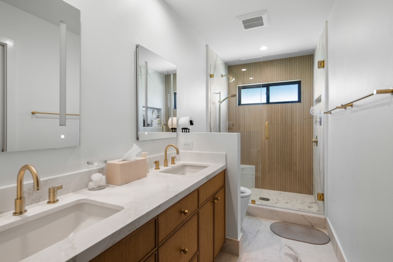 Warm-master-bathroom-design