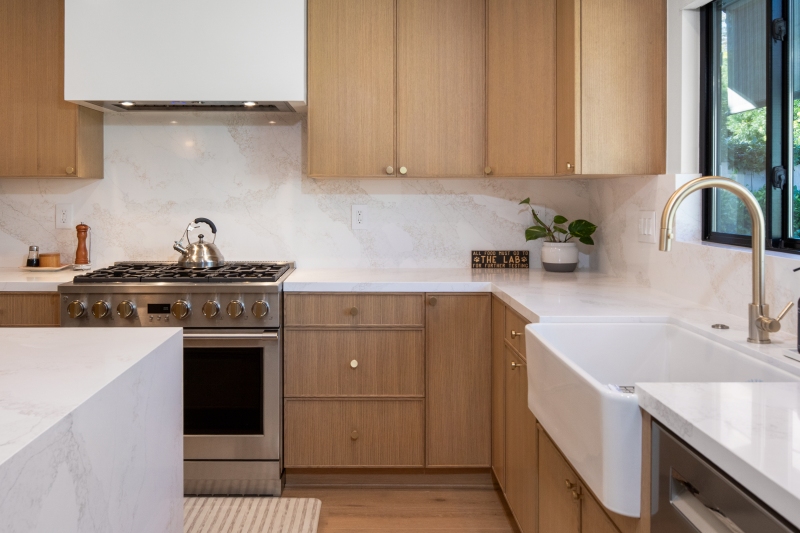 White-Oak-Cabinetry-with-Gold-Knobs
