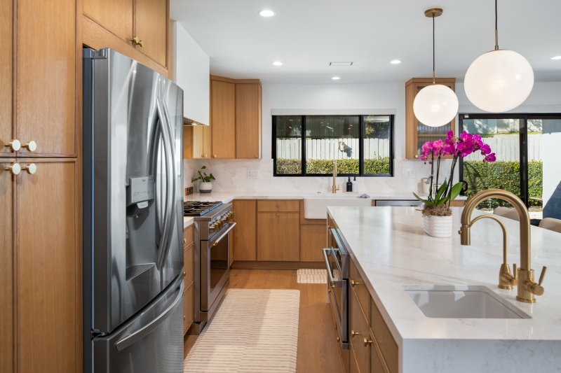White-oak-kitchen-cabinetry