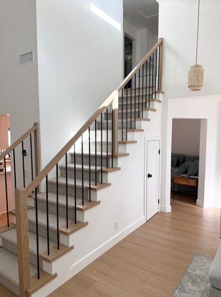 Modernized-staircase-in-boho-feel