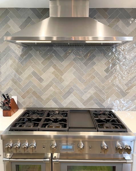 Grey-herringbone-backsplash