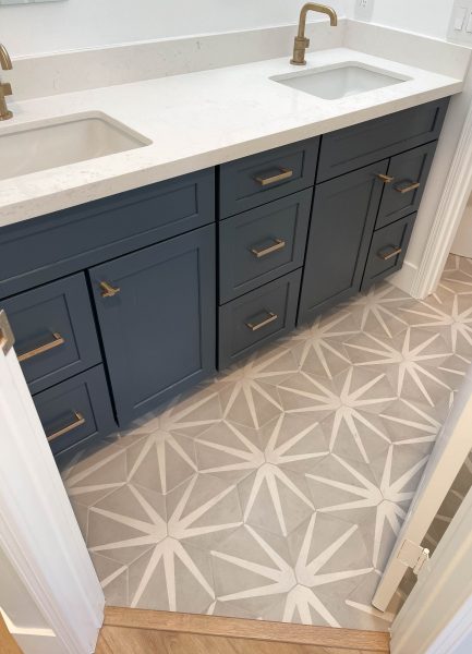 Grey-and-White-Patterned-Tile