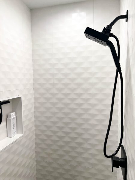 Modern-decorative-shower-tile