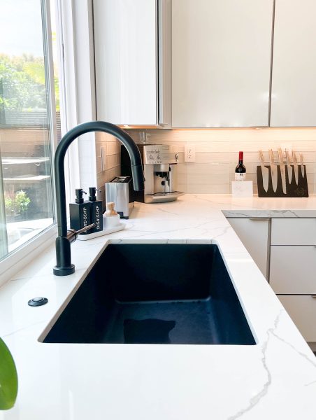 Simple-Matte-Black-Kitchen-Fixtures