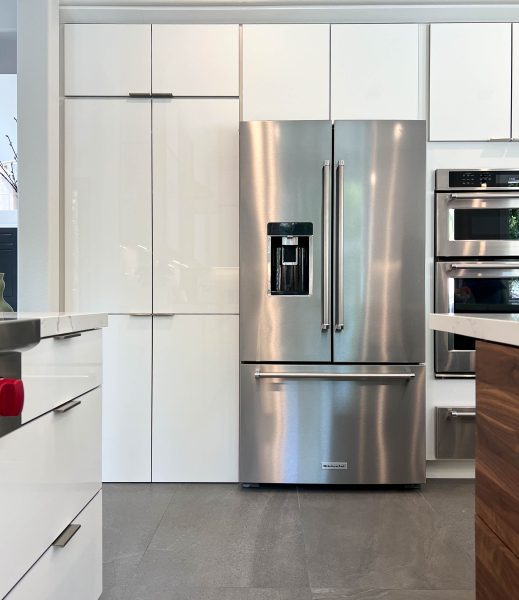 Sleek-Kitchen-Cabinetry