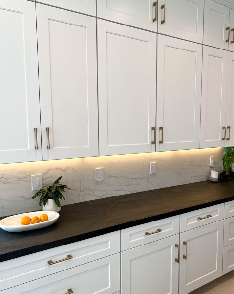 Two-Toned-Countertop-and-Backsplash-Design