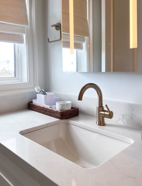 Luxe-Gold-Bathroom-Fixtures