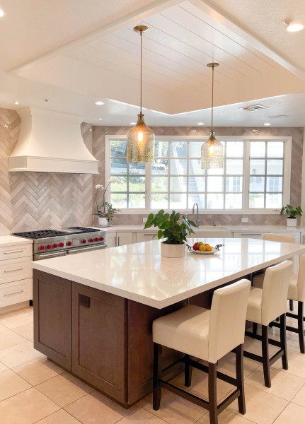 Wood-tone-kitchen-island