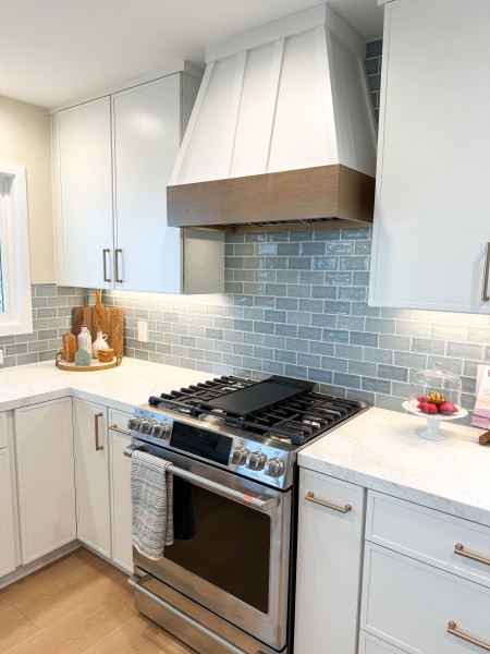 Coastal-Inspired-Kitchen-Backsplash