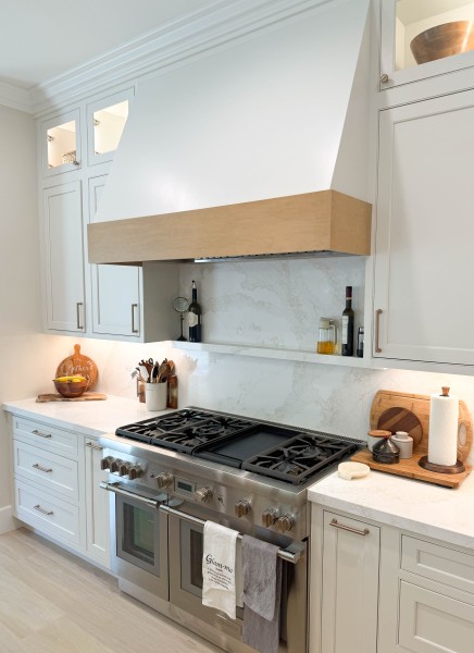 Quartz-Backsplash-and-backsplash-shelf