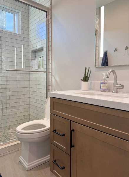 Warm-Tone-Secondary-Bath