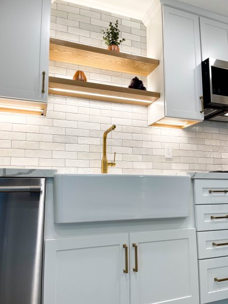 Apron-front-farmhouse-sink