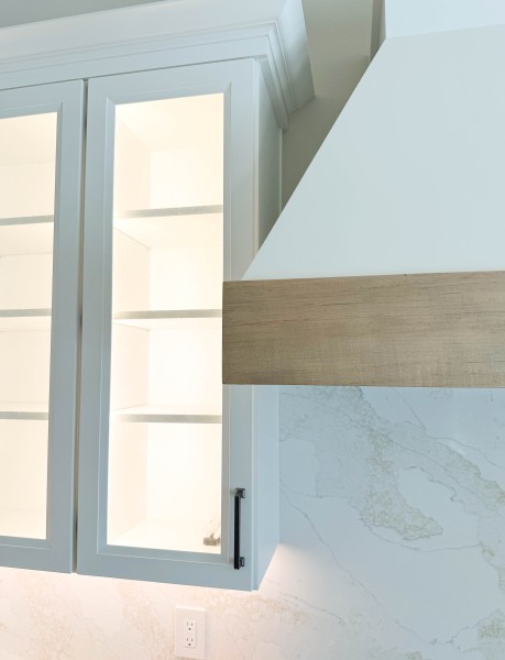 Custom-Wood-Hood-with-Warm-Details