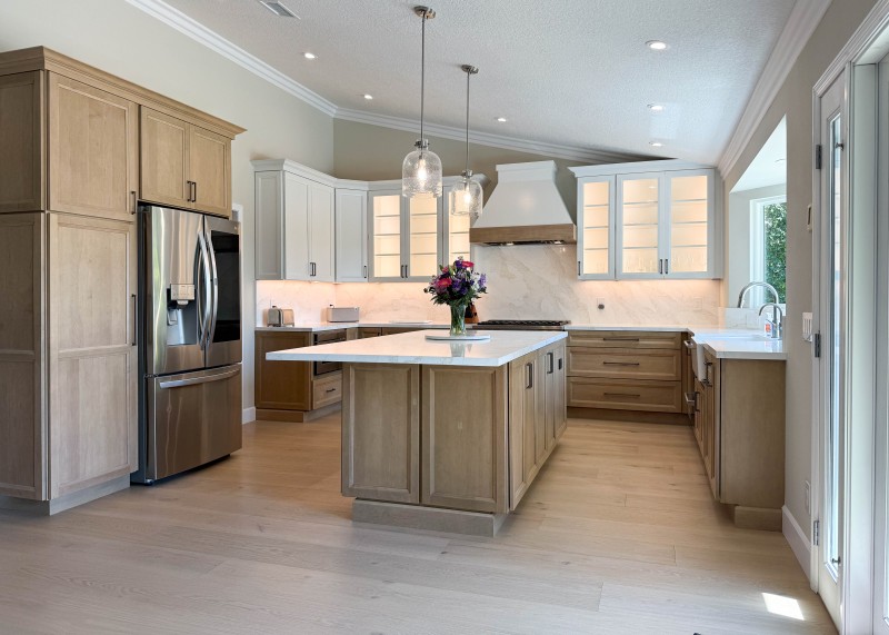 Vaulted-Ceiling-Kitchen-Design