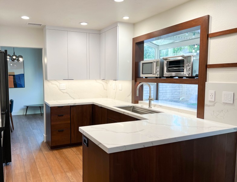 Modern-Kitchen-Design-with-Walnut-Cabinets