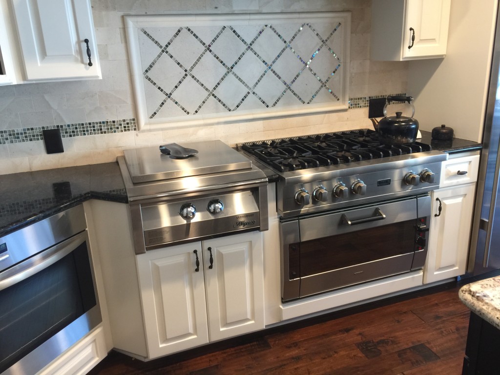 kitchen and bath remodeling tips to make a room appear larger use light walls and reflective surfaces make room appear larger