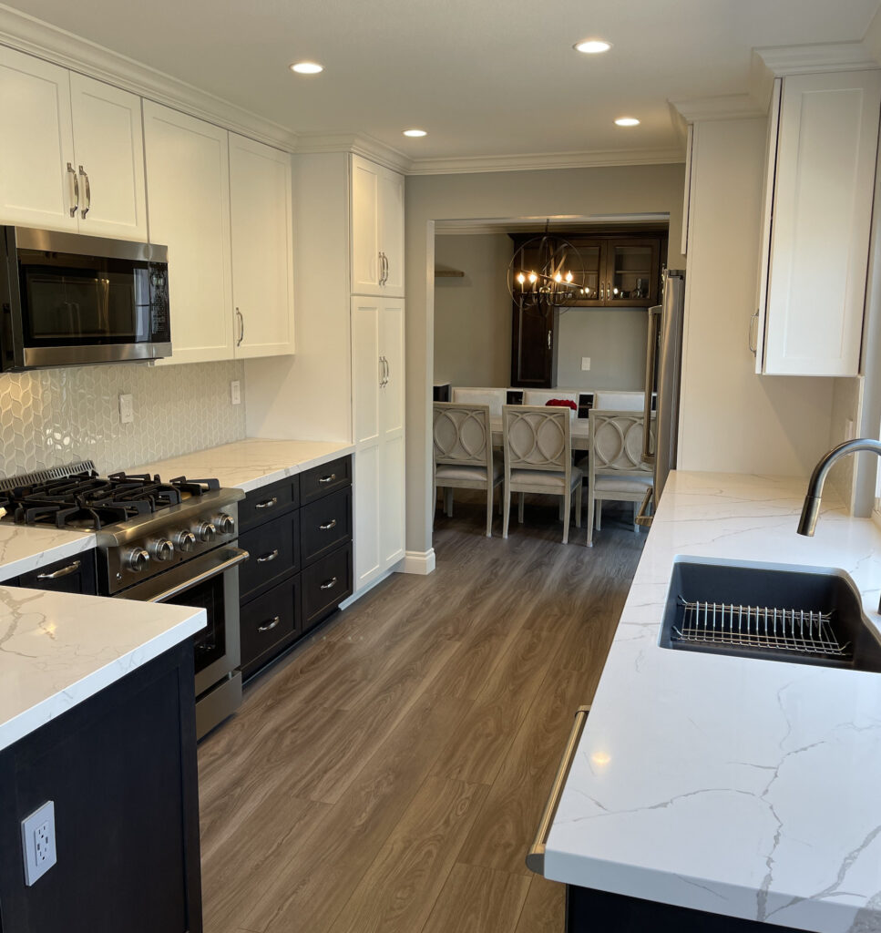 Orange county custom kitchen remodeling uses white upper cabinets and dark lower cabinets